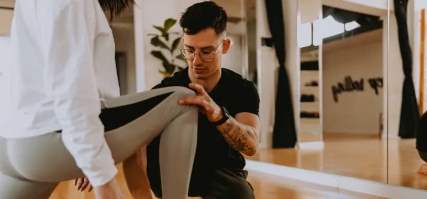 Ile trwa rehabilitacja po zwichnięciu rzepki? Poznaj kluczowe czynniki