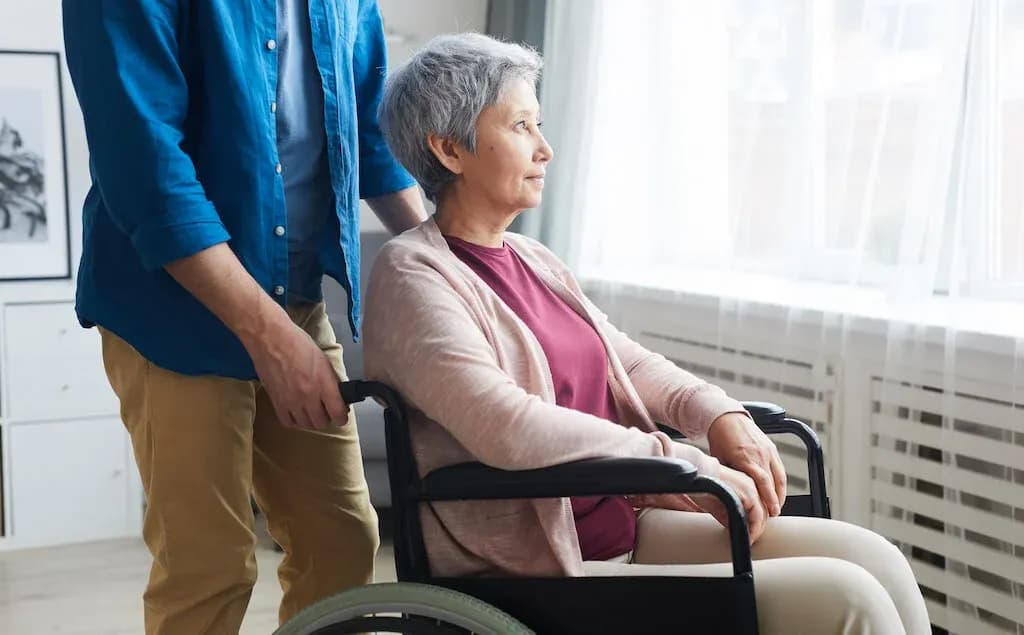 Czy opiekun osoby niepełnosprawnej jest ubezpieczony? Sprawdź ważne informacje