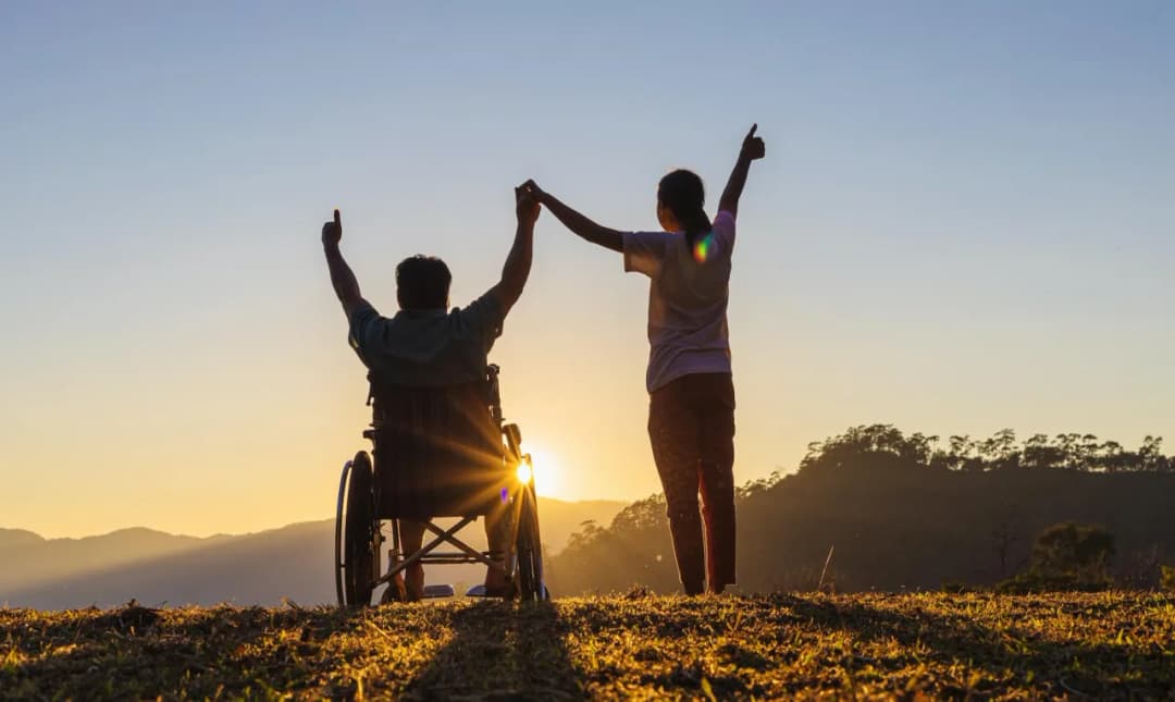 Ile zarabia asystent osoby niepełnosprawnej na godzinę? Sprawdź stawki!