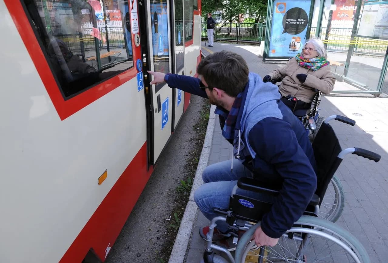Czy wózek inwalidzki jest pojazdem? Sprawdź swoje prawa na drodze